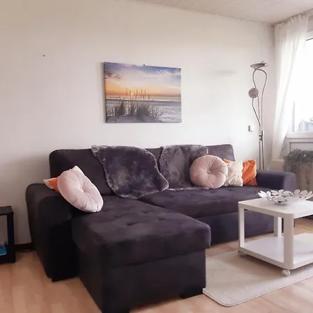 Mit Schoenem Blick Auf Berge Und Indoorpool